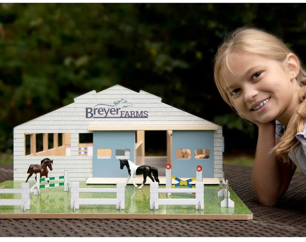Breyer Farms Deluxe Arena Stable