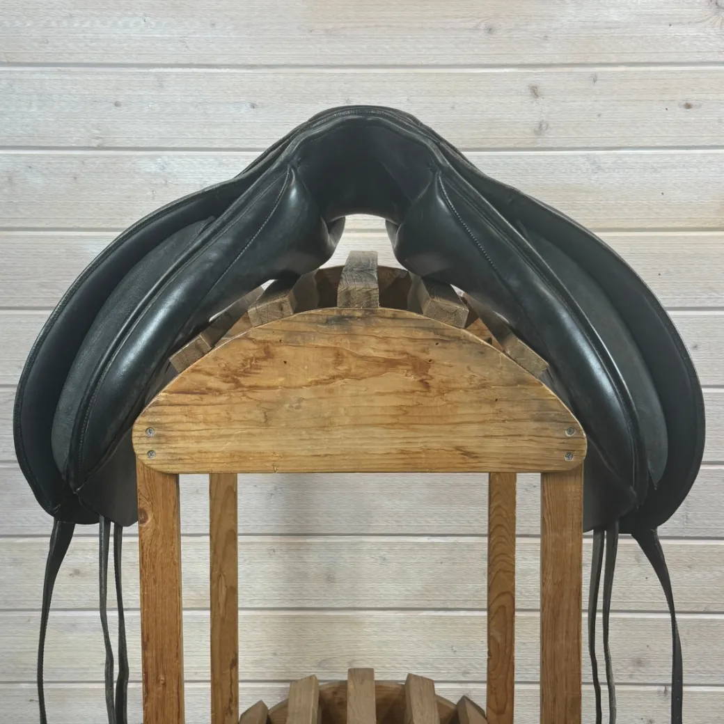 Used Bates Isabel Dressage Saddle 17/MW