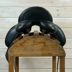 Used Custom Saddlery Icon Star Monoflap Dressage Saddle 17.5/M