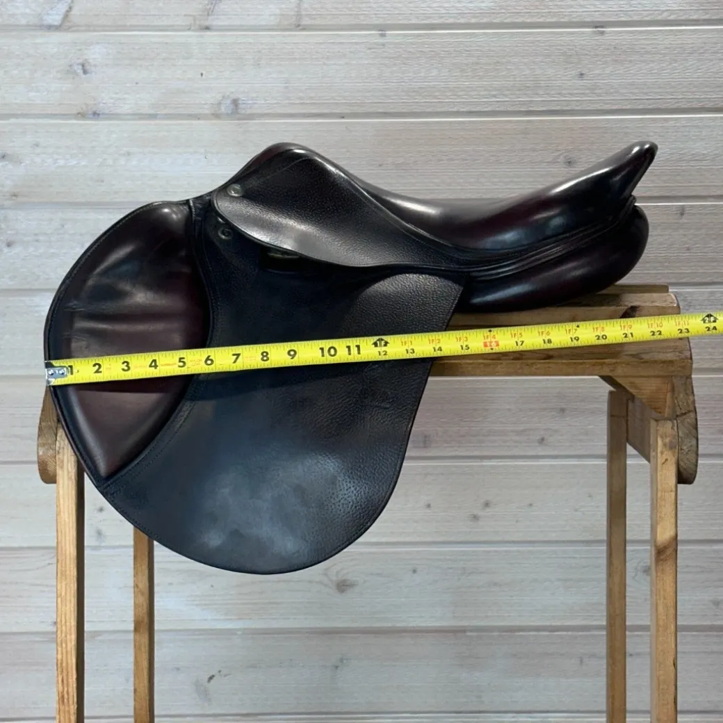 Used CWD SE02 Pro Panel Close Contact Saddle 17/M