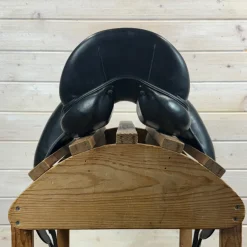 Used Devoucoux Mendia Dressage Saddle - 18/M