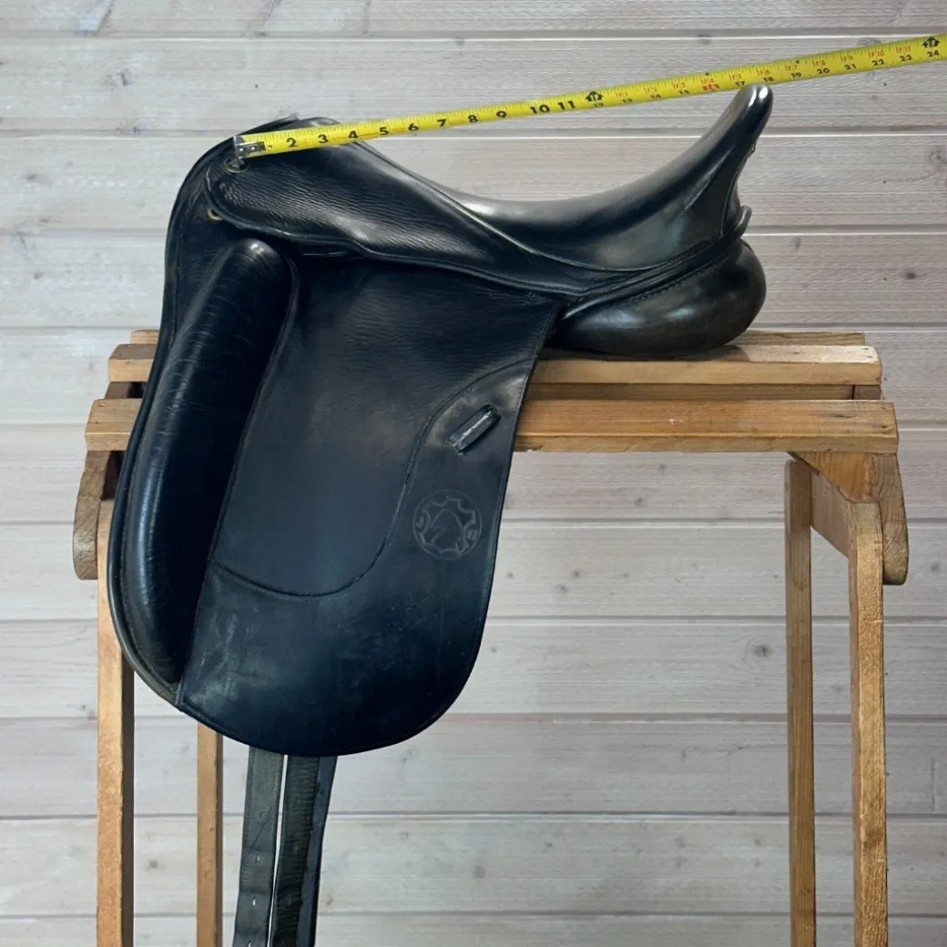 Used Hennig Sofa Dressage Saddle - 17/M