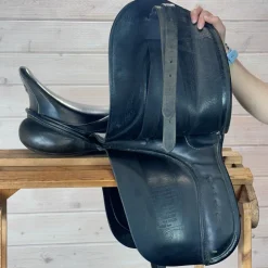 Used Hennig Sofa Dressage Saddle - 17/M