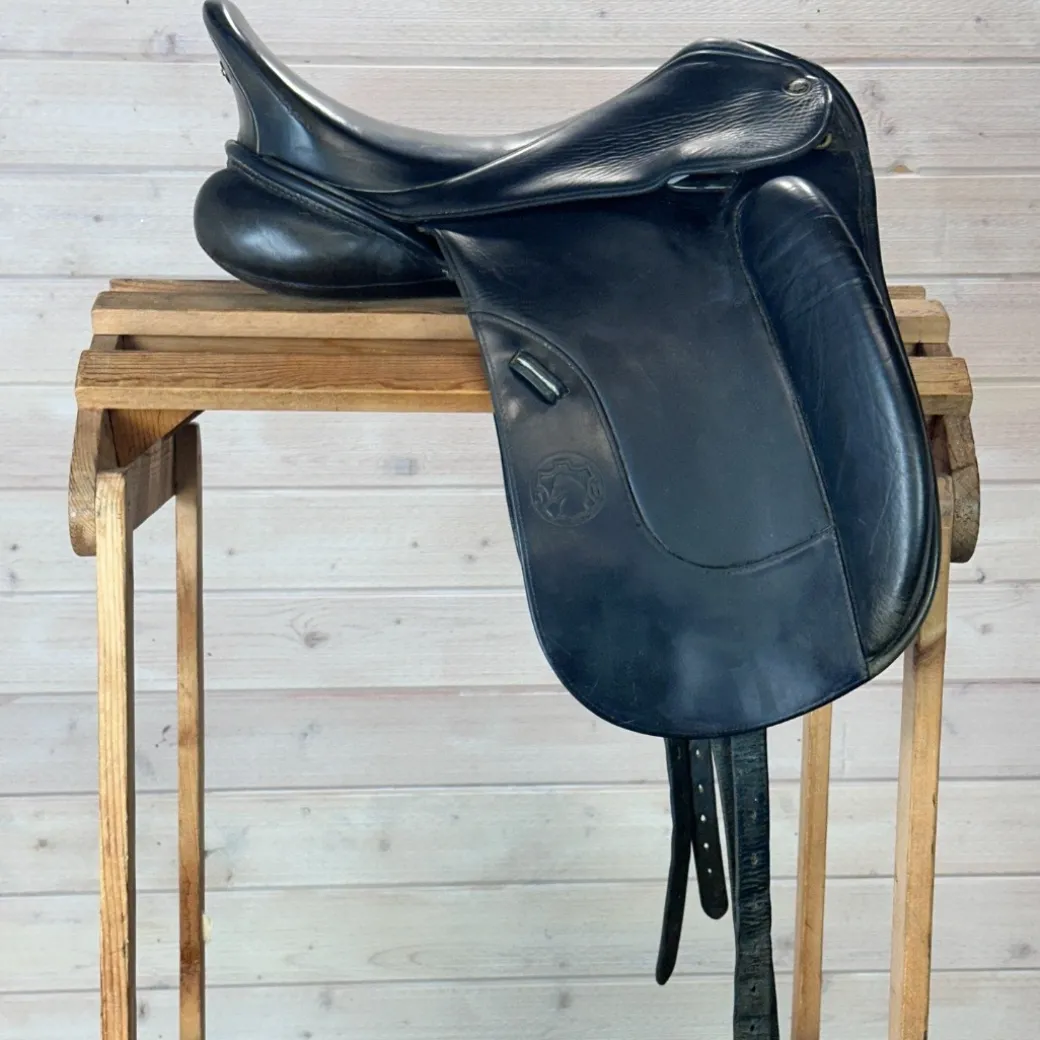 Used Hennig Sofa Dressage Saddle - 17/M