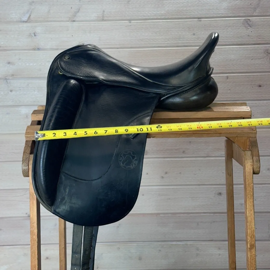 Used Hennig Sofa Dressage Saddle - 17/M