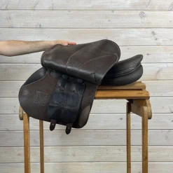 Used Voltaire Palm Beach Jump Close Contact Saddle 17.5/M